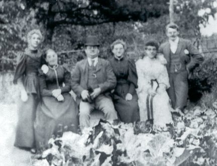 Jack far right)</br>with parents, sisters and wife in 1894
